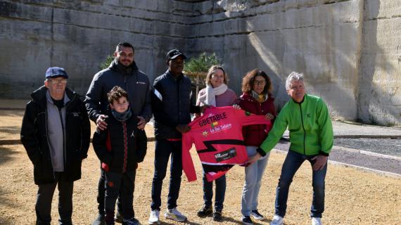 Le Roi Solaire œuvre pour les enfants du Benin